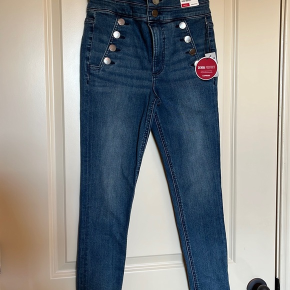 Express Denim Perfect, supper high rise, cute button detail, NEW with tags - Picture 1 of 2